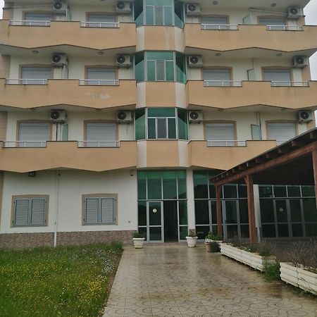 Risus Hotel Golem  Eksteriør billede