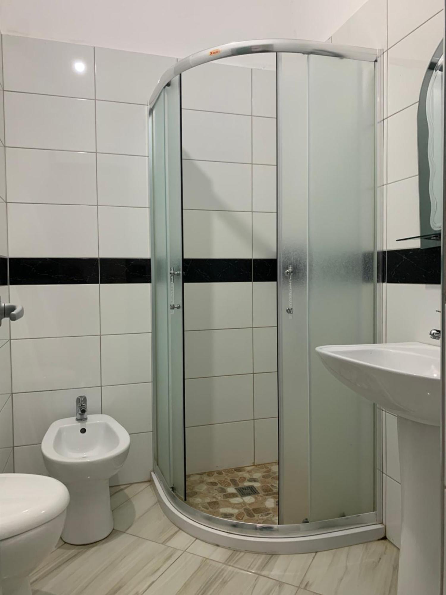 Risus Hotel Golem  Eksteriør billede