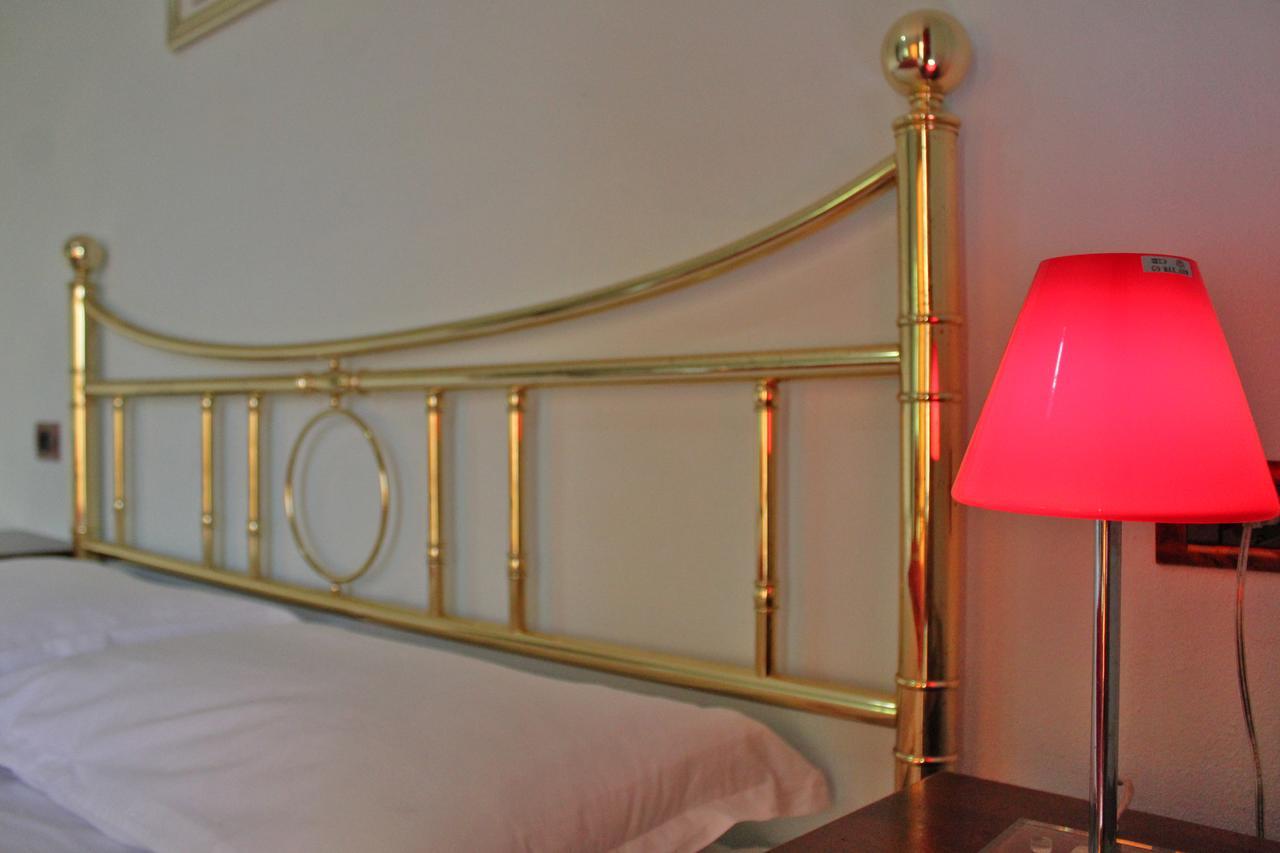 Risus Hotel Golem  Eksteriør billede